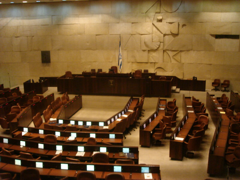 אולם מליאת הכנסת כמוקד מוסדי לוויכוח על דת, מדינה וייצוג