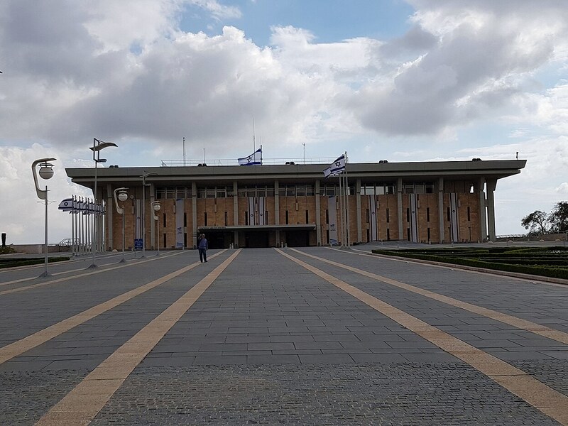 תמונה עריכתית: קיטוב פוליטי ברשתות חברתיות לאורך זמן