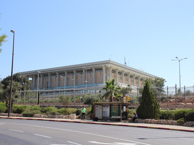 תמונה עריכתית: כוחם הפוליטי של שליחים מקומיים
